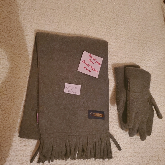 Fleece scarf 55x8 ,small gloves set - Picture 1 of 4
